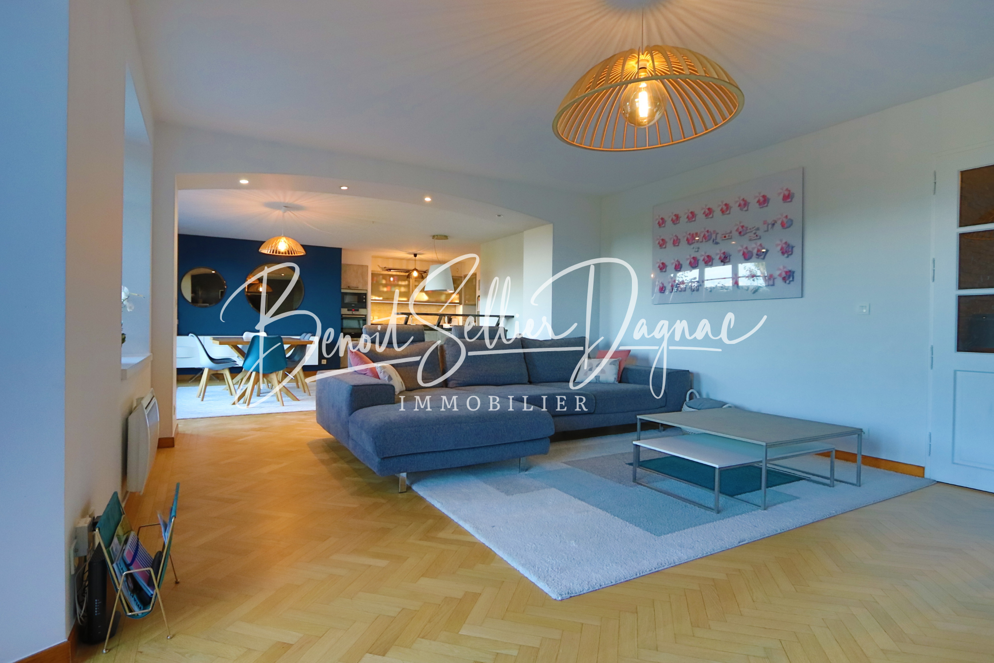 Appartement 5 pièces Annecy - salon lumineux ouvert sur la salle à manger