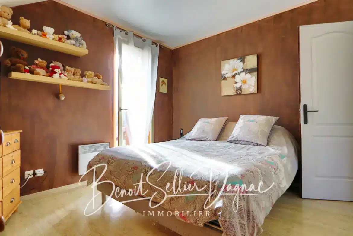 Chambre parentale avec balcon dans maison à vendre à Aviernoz proche Annecy