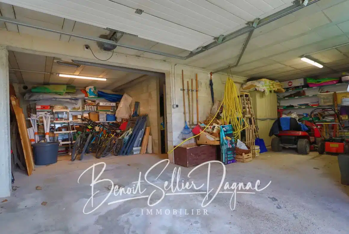Grand garage double dans maison à vendre à Aviernoz proche Annecy