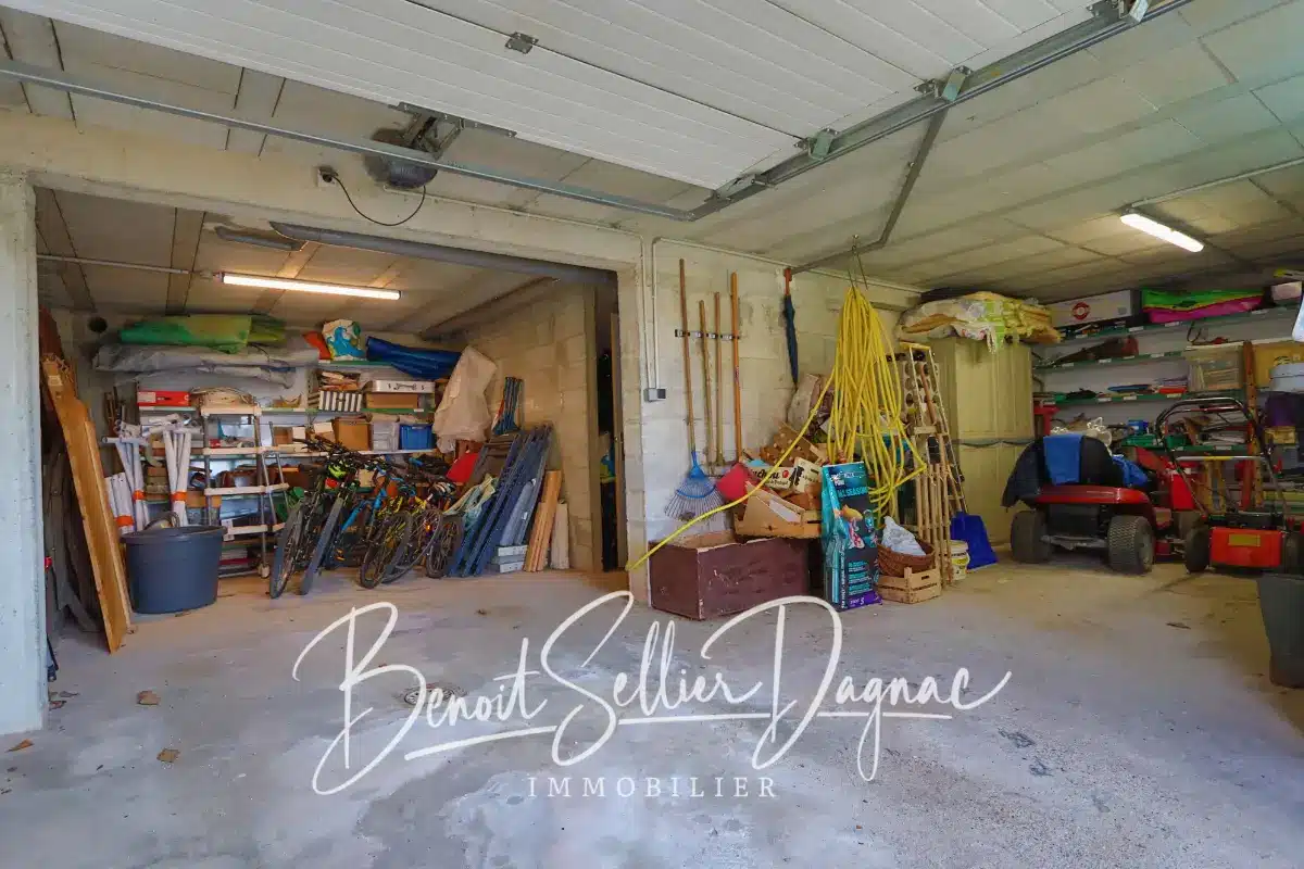 Grand garage double dans maison à vendre à Aviernoz proche Annecy