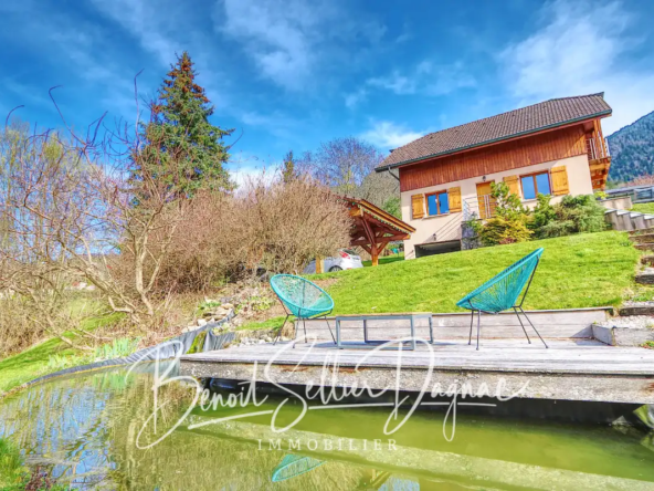 Maison à vendre à Aviernoz proche Annecy avec grand jardin, mare et vue sur les montagnes