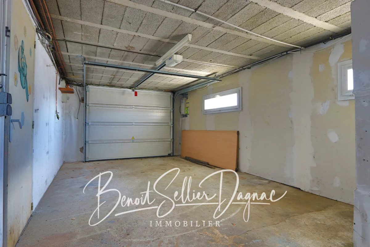 Garage fermé dans maison à vendre Route de Dalmaz La Balme de Sillingy