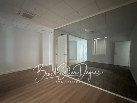 salle de réunion équipée bureaux professionnels Argonay