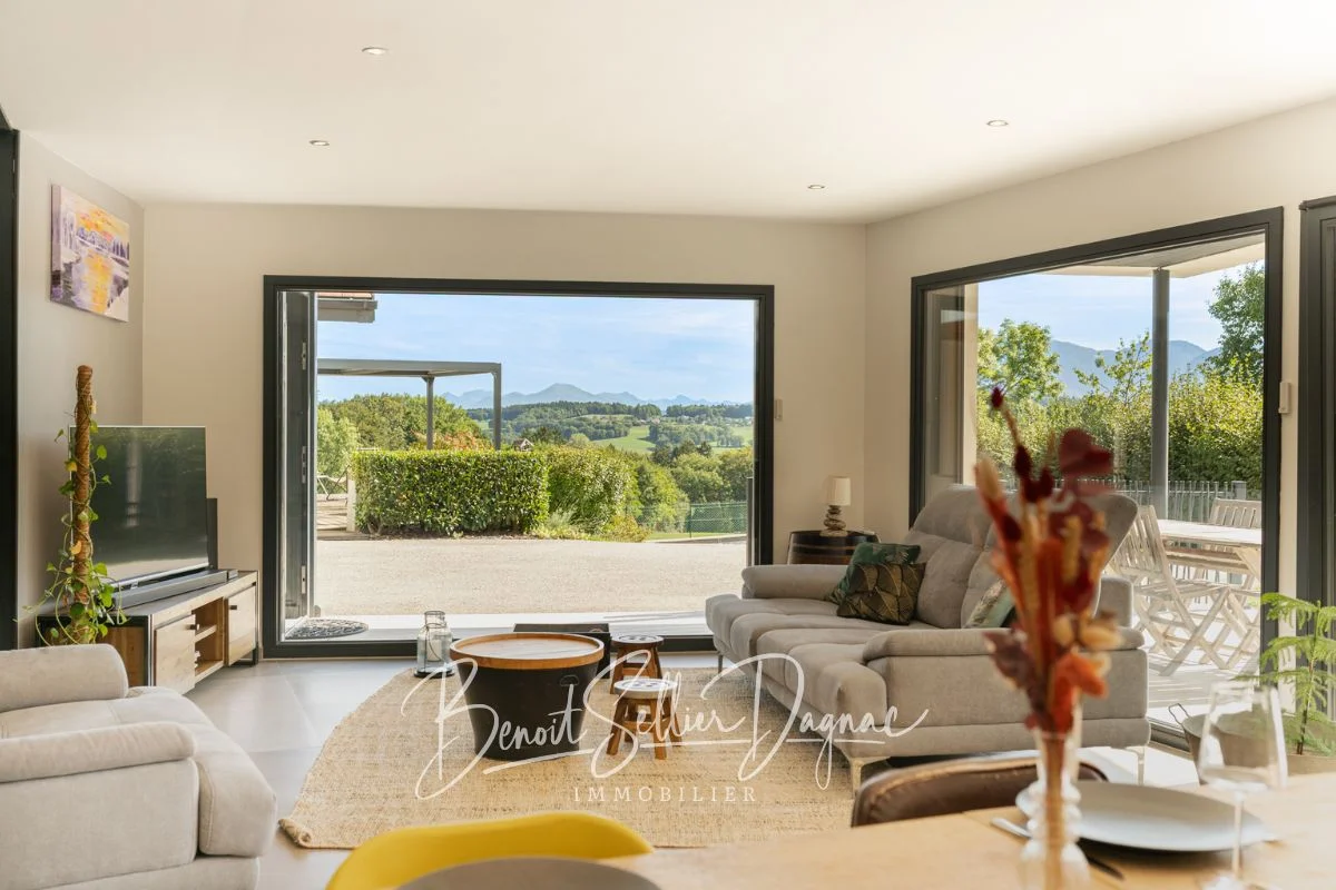 Vue panoramique depuis le salon de la villa 5 chambres à Cuvat