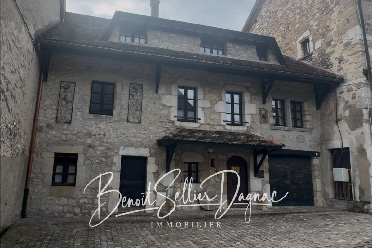 Centre-ville et bâtiments emblématiques de Cruseilles