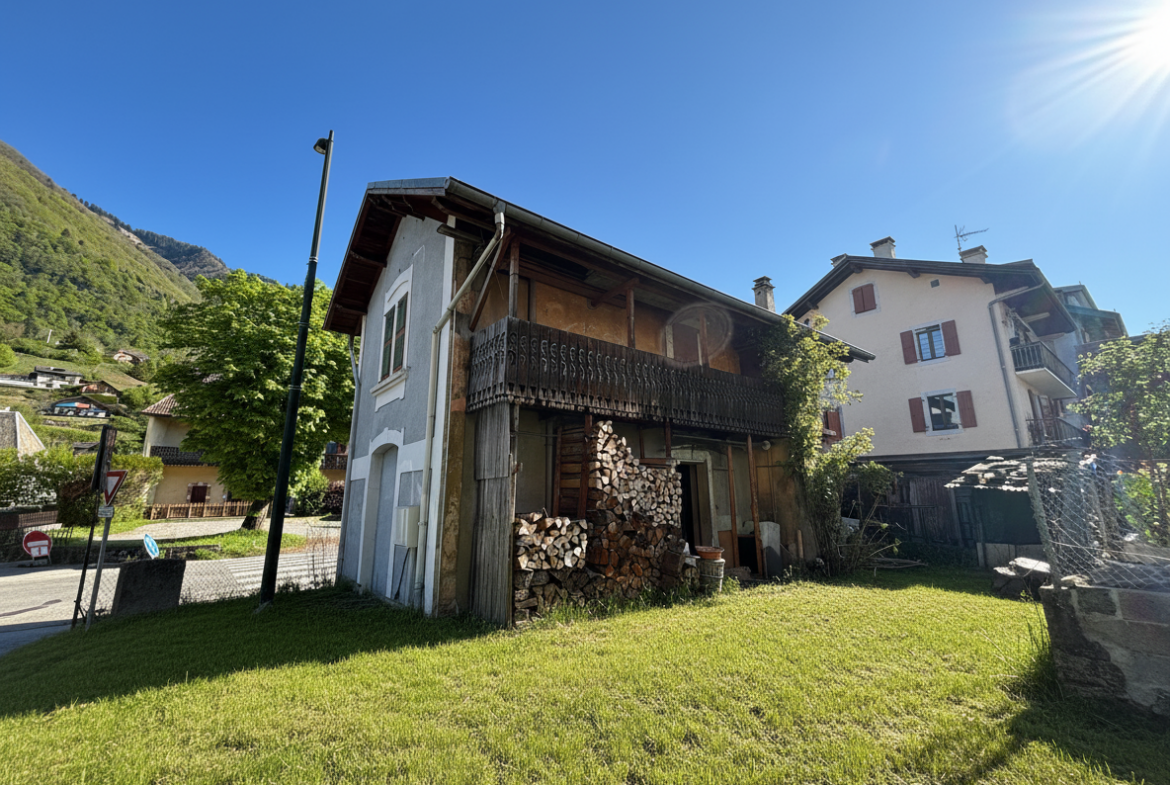 ancienne-gare-taninges-vue-arriere-jardin.jpg