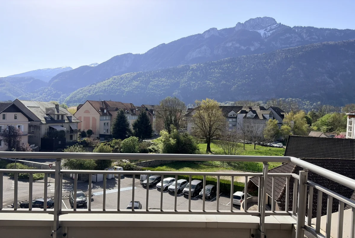 Appartement à Bonneville en dernier étage avec vue dégagée sur les montagnes