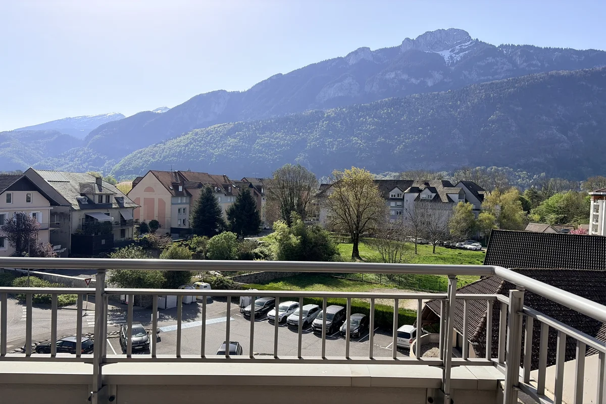 Appartement à Bonneville en dernier étage avec vue dégagée sur les montagnes