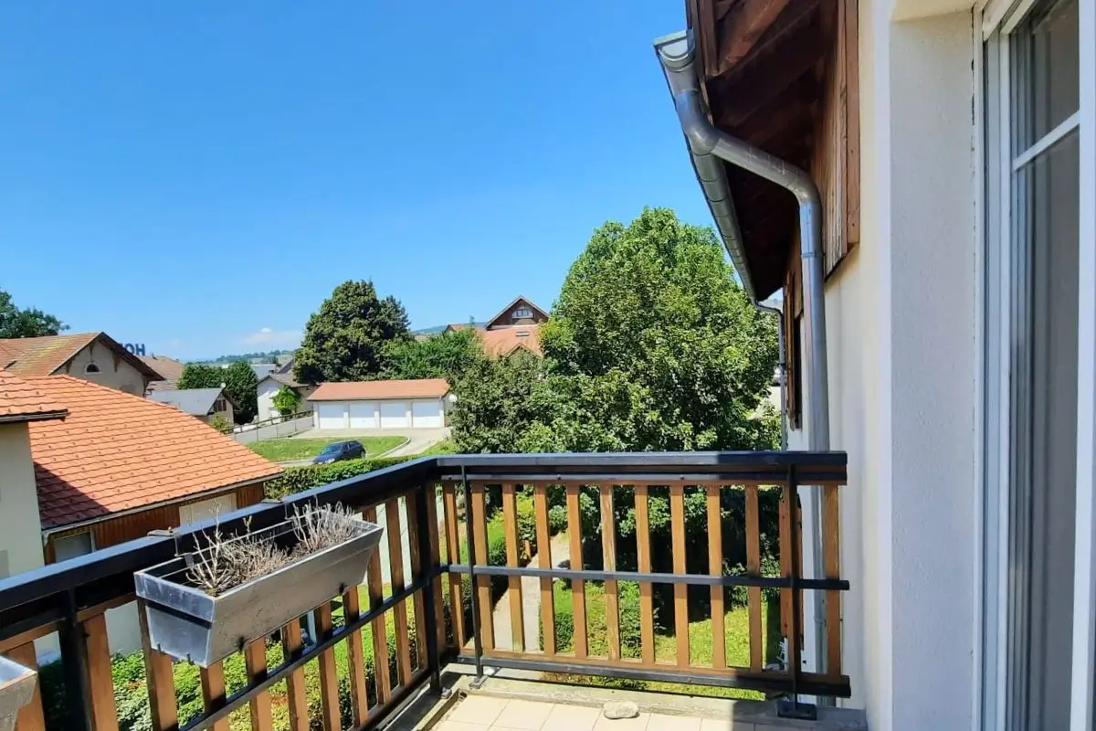 Balcon d’un appartement à vendre situé au dernier étage à Villy-le-Pelloux
