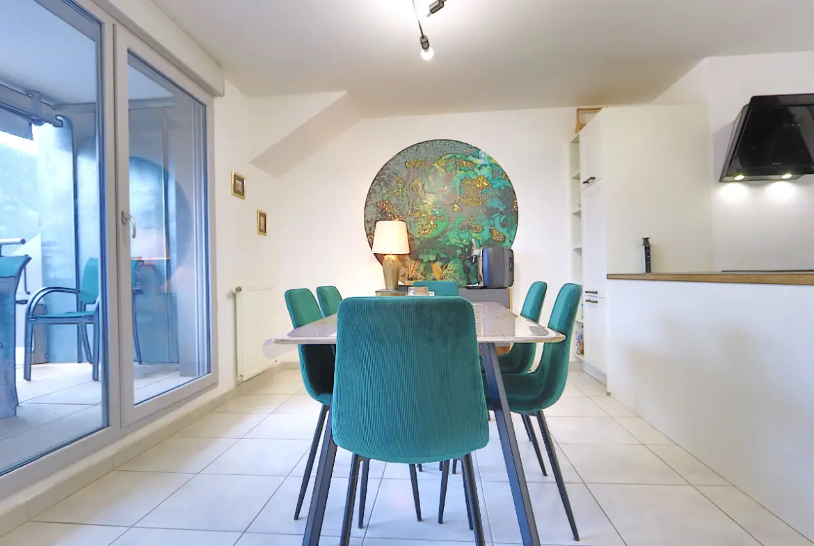 Salle à manger d’un appartement T4 de 79,89 m² à vendre au dernier étage à Bonneville