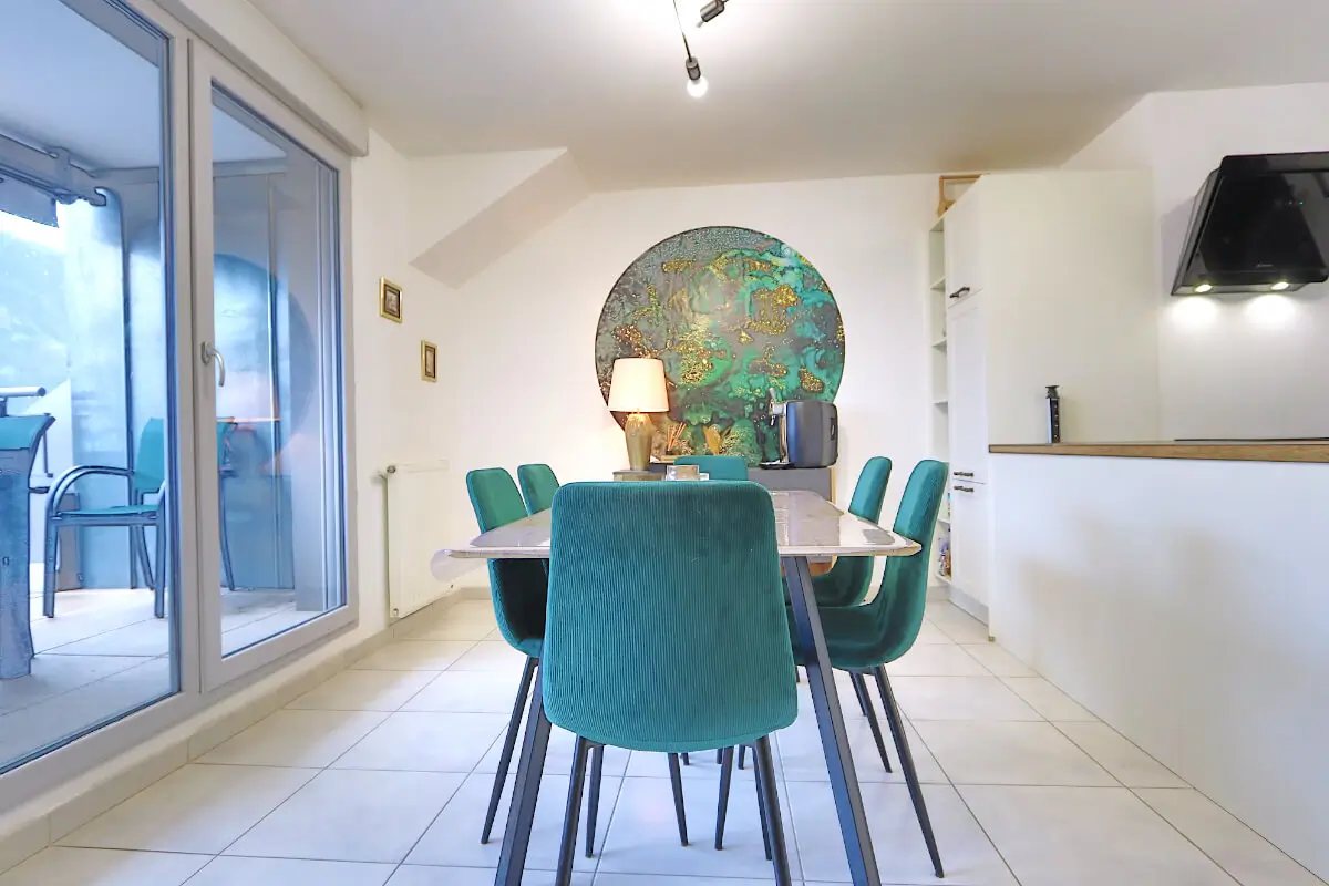 Salle à manger d’un appartement T4 de 79,89 m² à vendre au dernier étage à Bonneville