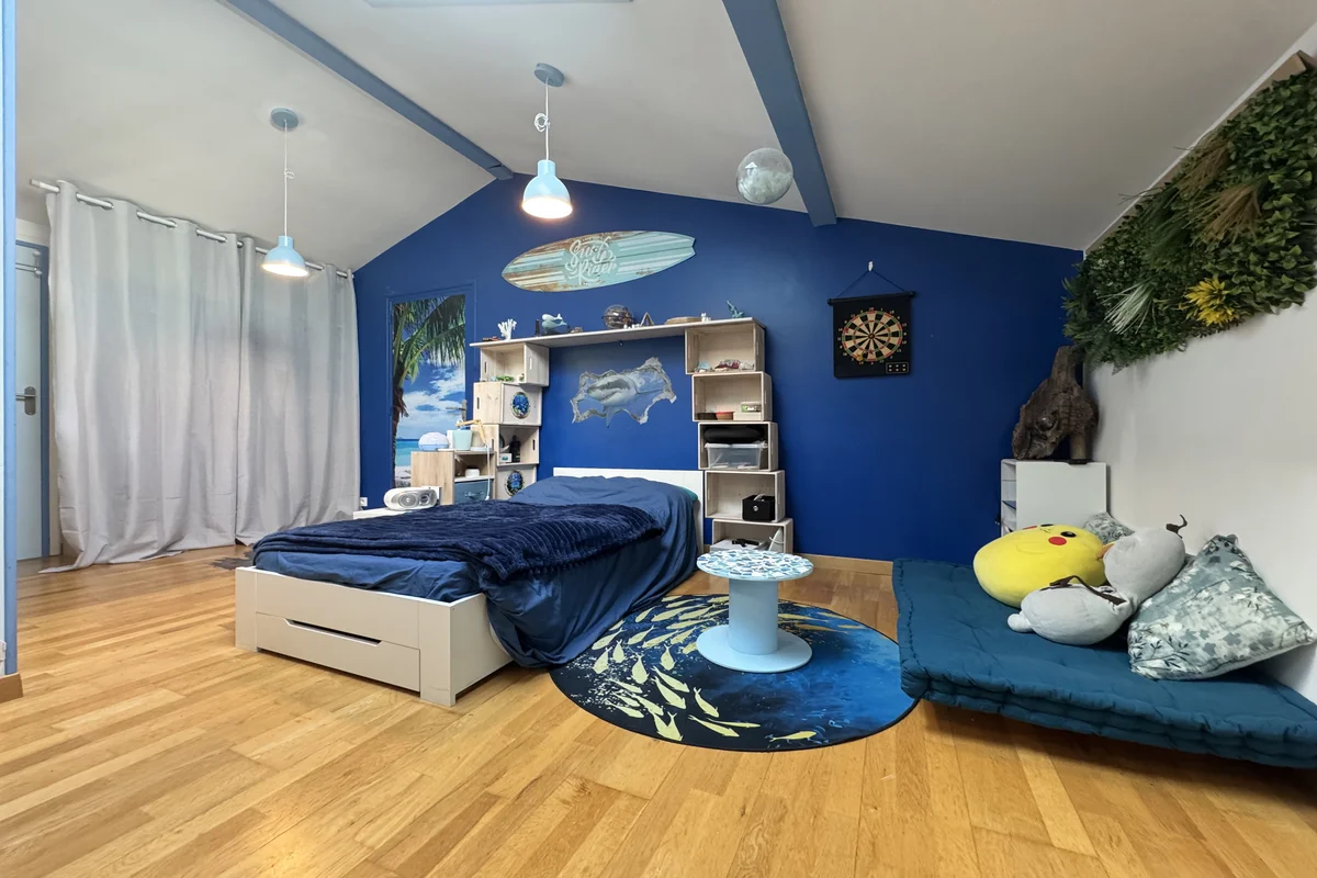 Grande chambre dans une maison familiale de 128 m² à Annecy-le-Vieux